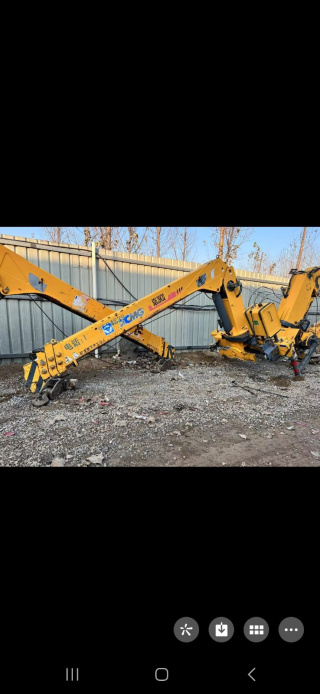 Кран- манипулятор XCMG, г.в. 2014 г.п. 6,3 тонны, вылет стрелы 11 метров в горизонтали, вверх 14 метров , опоры в нахлест, нижний пост управления.